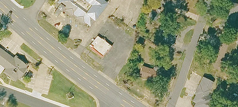3002 Main St