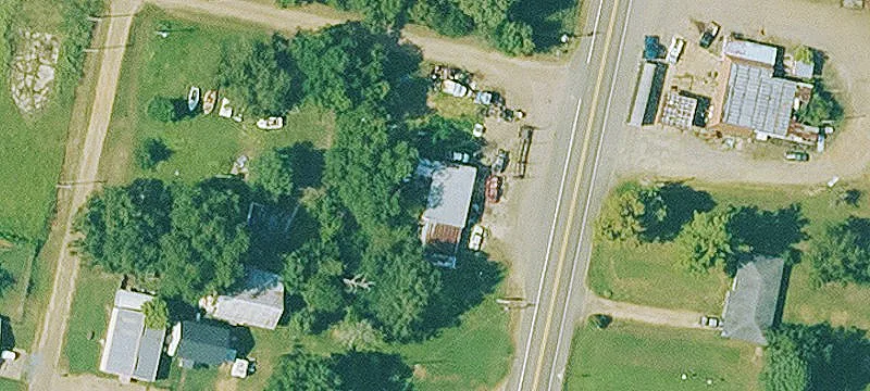 421 Expy Ave