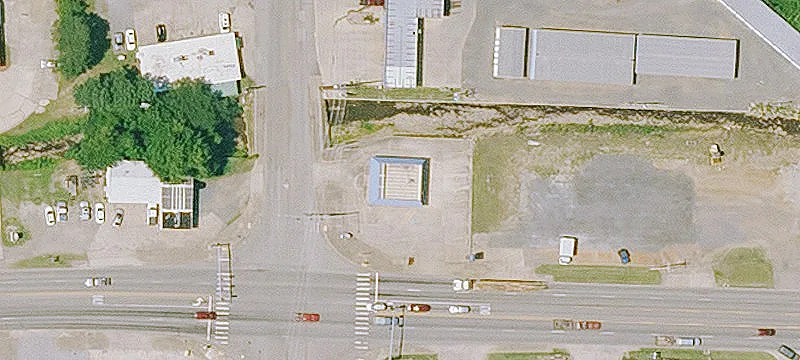 900 Hwy 71st N