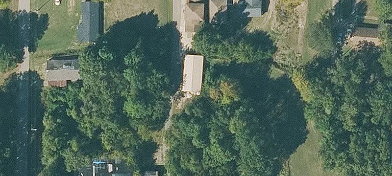 Aly Btwn Cedar C C