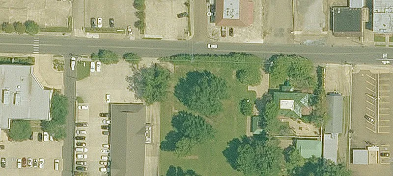 403 Oak St
