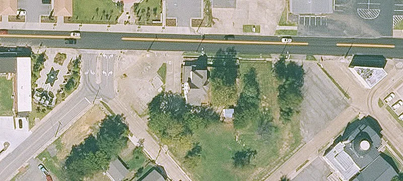 906 Main St