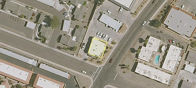 2061 Smoketree N Ave