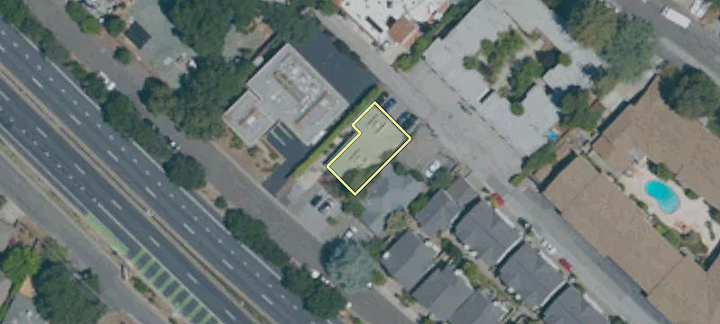 123 Fremont Ave
