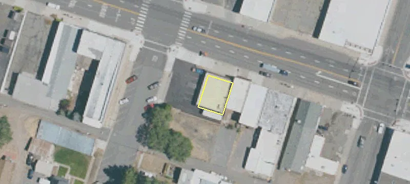900 Main St