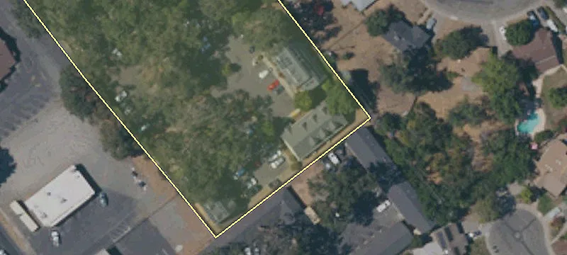 10 Governors Ln