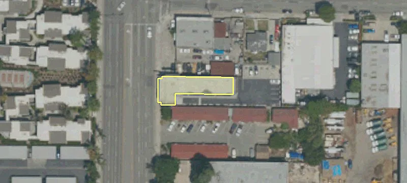 3209 Main St