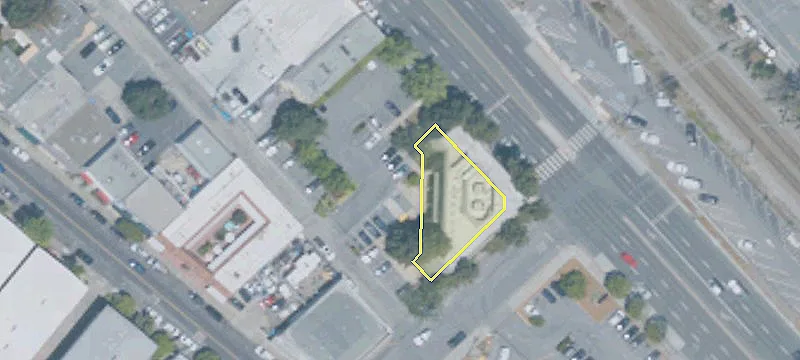1390 El Camino Real