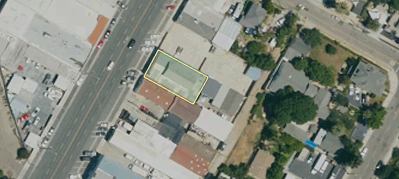 2758 Main St