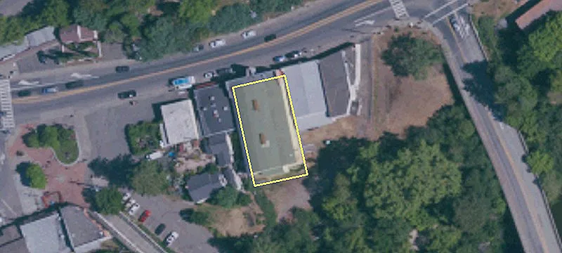 16135 Main St