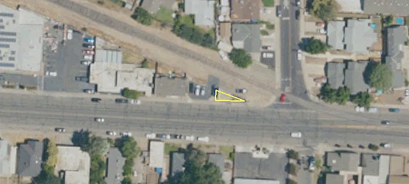 307 Lockeford St