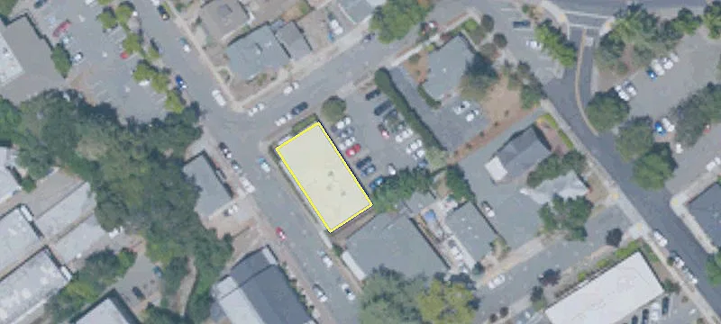 900 Thompson St