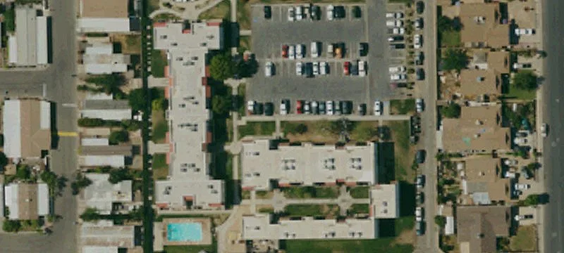 900 Susan St