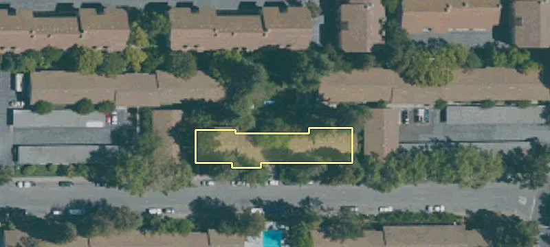 3765 Tamarack Ln