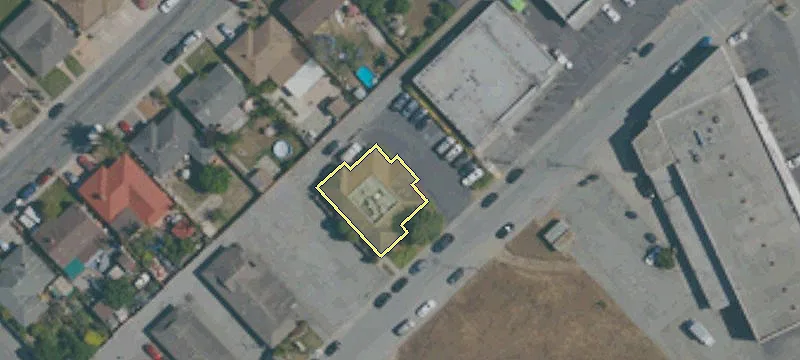 82 Mariposa Ave