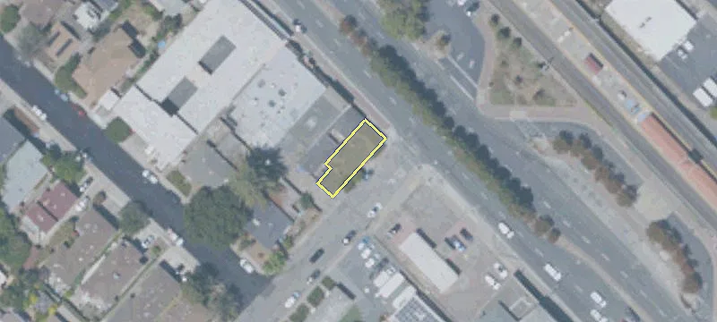 898 El Camino Real