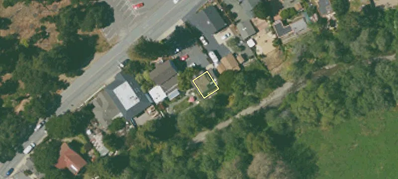 2476 Main St