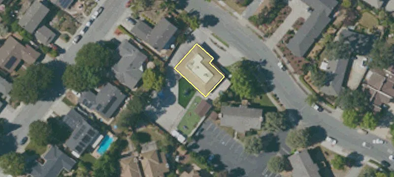 15345 Calle Enrique