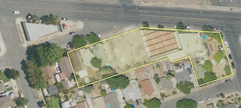 2426 Main St