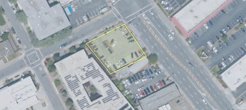 2700 El Camino Real