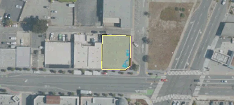 885 Broadway Ave