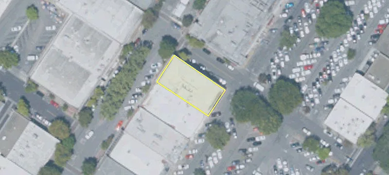 1075 Curtis St