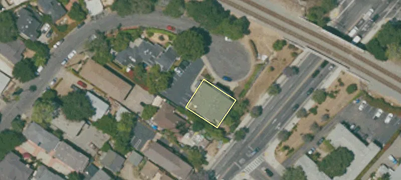 2011 Oak Ave