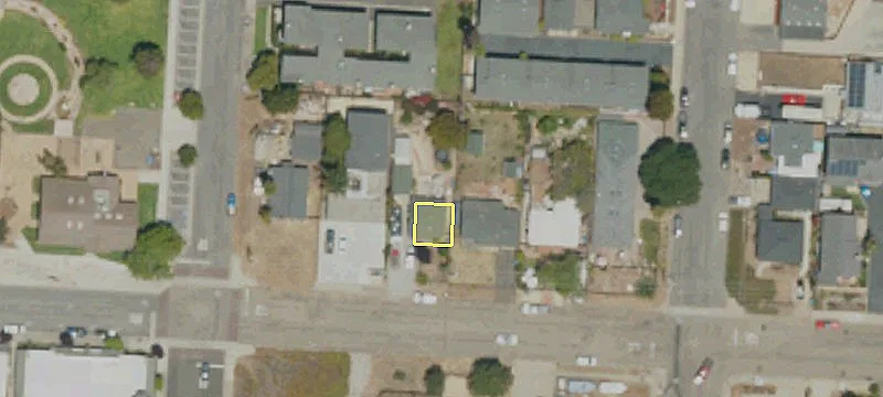 1043 Ramona Ave