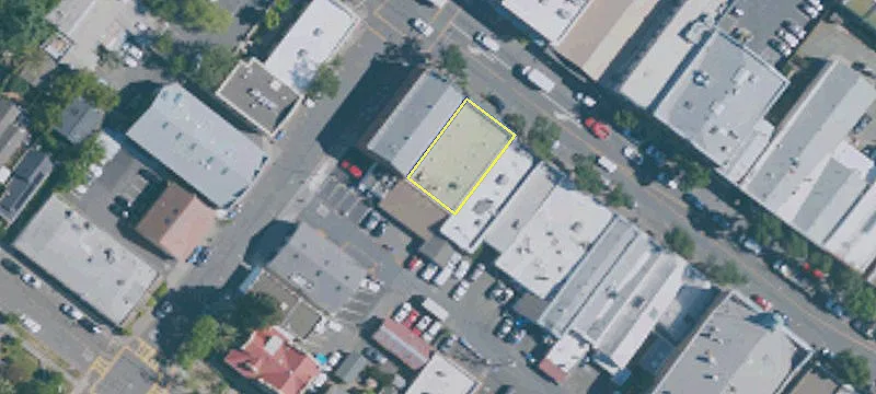 1371 Main St