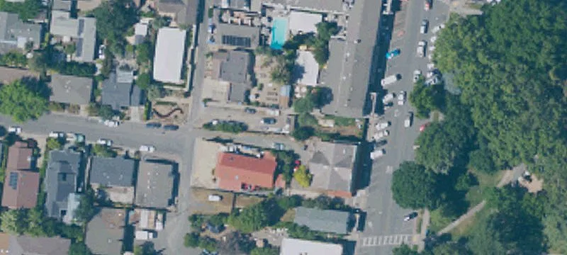 433 1st W St