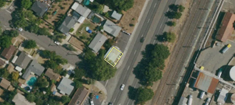 8 Alameda Blvd