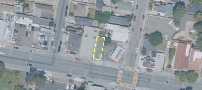 3221 Macdonald Ave