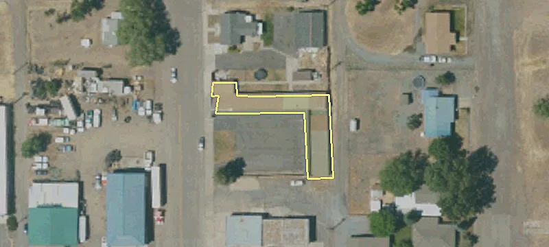 1216 Main St