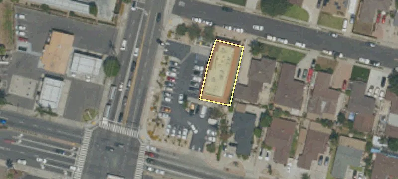 825 Chapman Ave