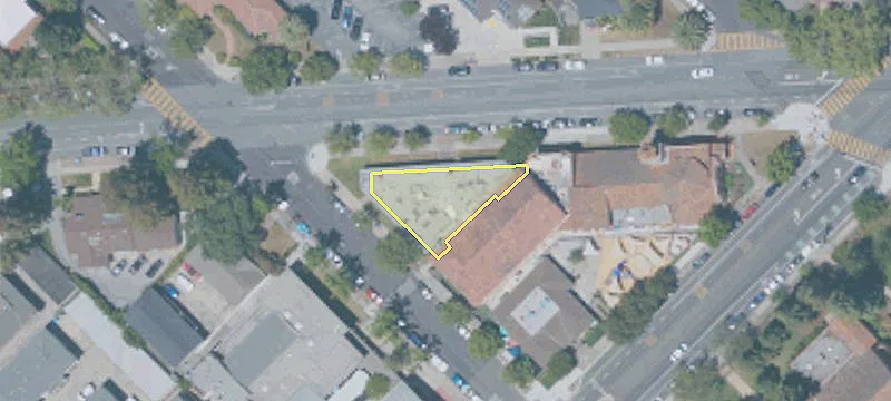 2943 Broadway