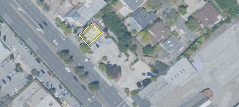 210 El Camino Real