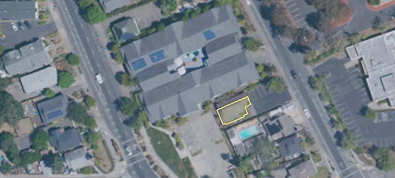 652 Main St