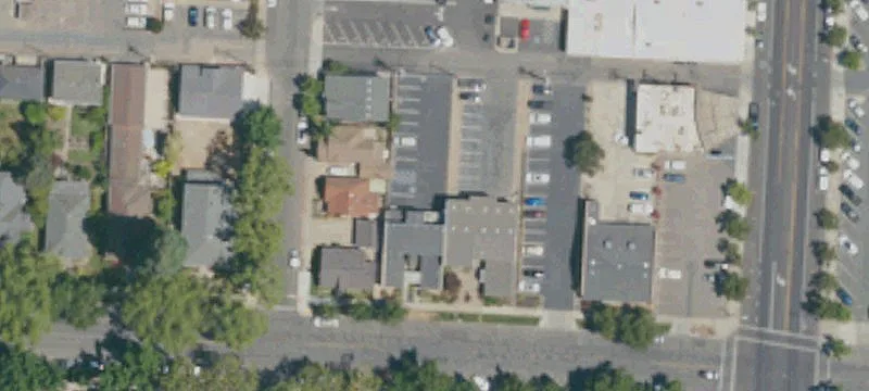 221 Oak St