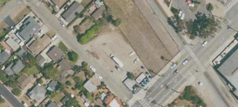 389 Linden Ave
