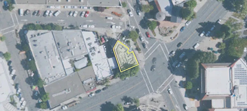 1677 Main St