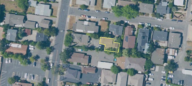 452 2nd W St