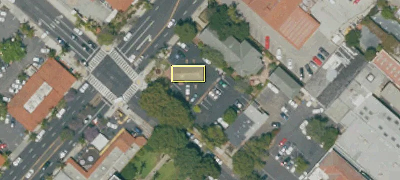 932 De La Vina St