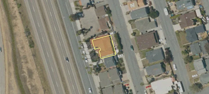 2738 Main St