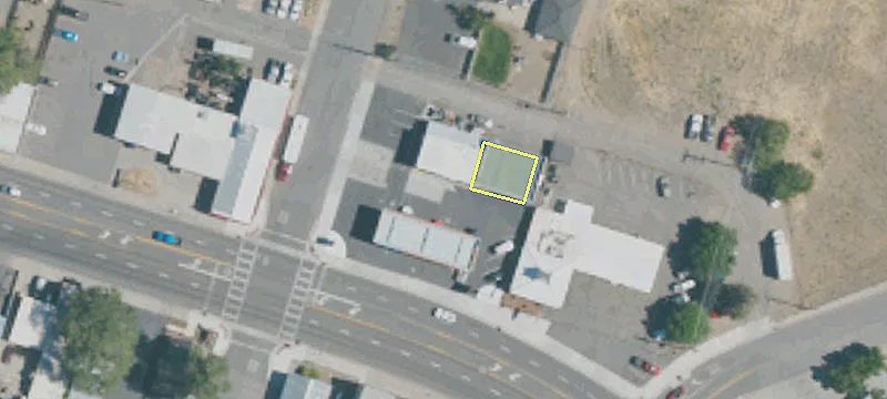 2425 Main St
