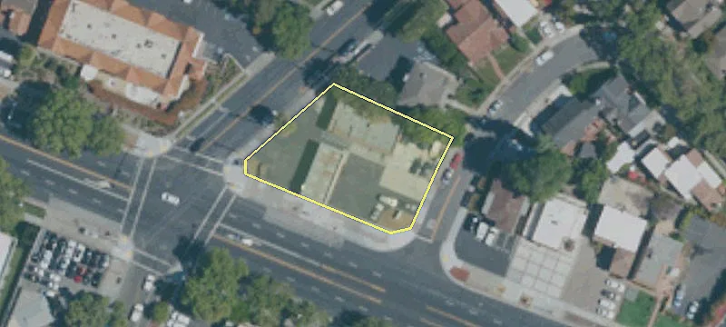 2090 The Alameda