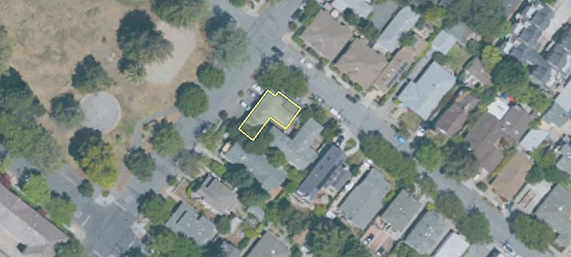 302 Kipling St