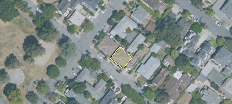 452 Everett Ave