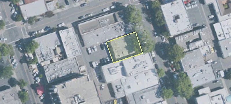 1387 Main St