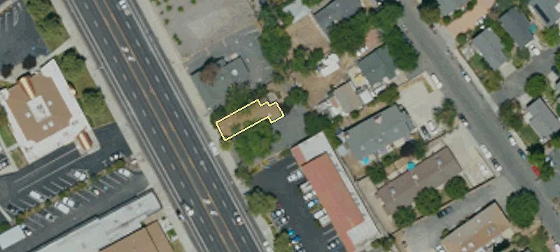 7605 El Camino Real