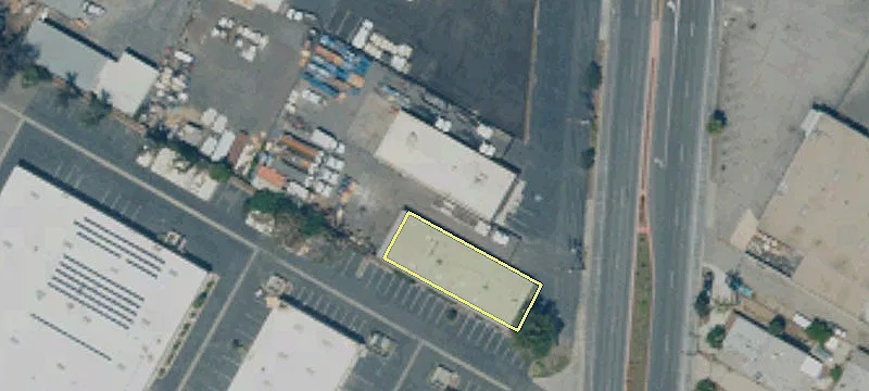 977 Main St